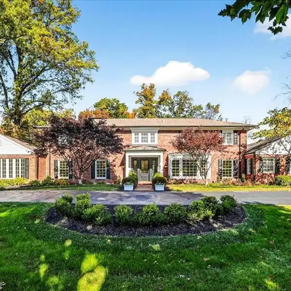 PRIVATE ESTATE WITH RESORT-STYLE ELEGANCE