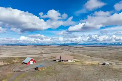 Horse and Cattle Ranch on Approximately 136 Acres