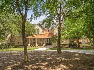 Custom Lakefront Estate on an Exclusive Cul-De-Sac