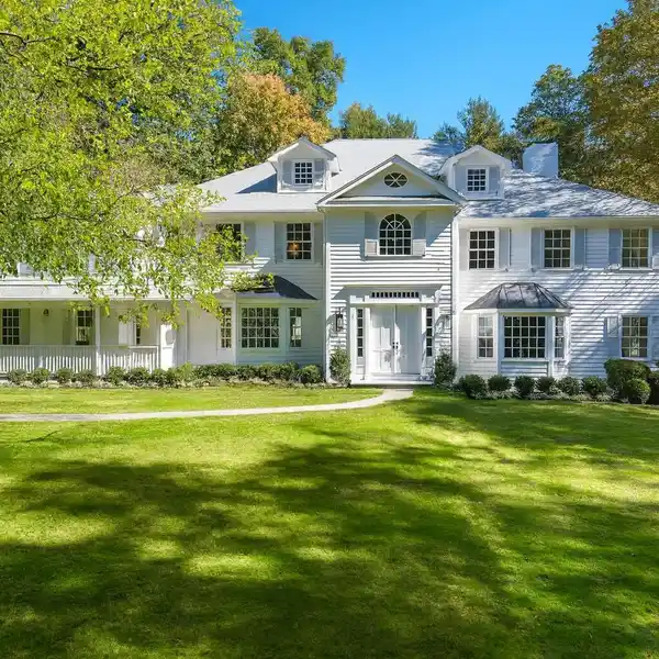 NEWLY REMODELED COUNTRY RETREAT