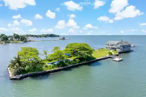 Extraordinary Island Home