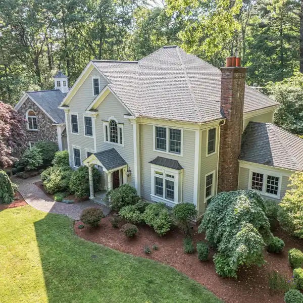 METICULOUSLY DETAILED HOME