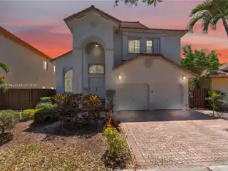 Spacious Family Home with Pool