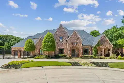 Extraordinary Custom-built Estate