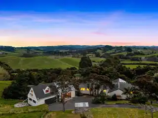 Dual Dwellings on Peaceful Private Acreage