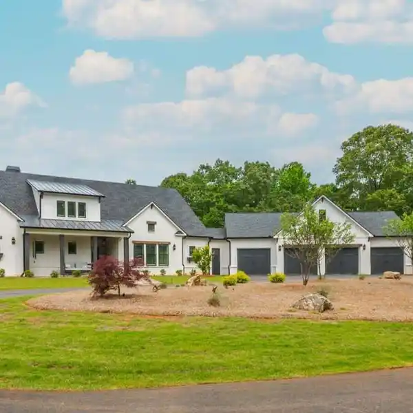 SPECTACULAR MINI HOBBY FARM ON 8.82 ACRES
