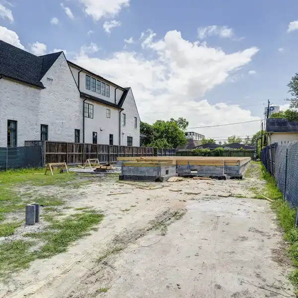BEAUTIFUL TO-BE-BUILT HOME