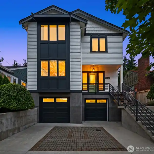 BEAUTIFULLY CRAFTED MODERN HOME