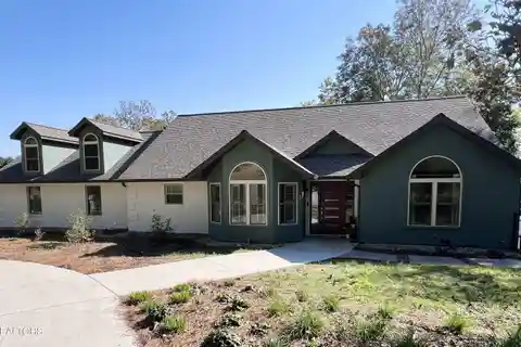 A Home That Goes Big and Can Accommodate Everyone