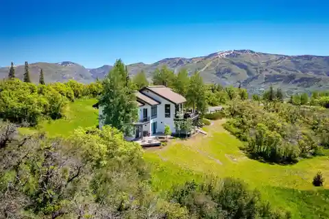 The Pinnacle of Refined Mountain Living