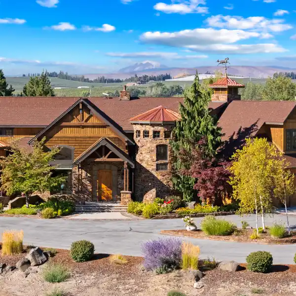 TRULY EXTRAORDINARY LUXURY ESTATE