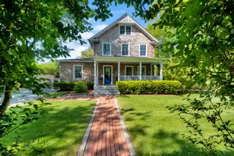 This Classic Treasure Is the Perfect Private Oasis