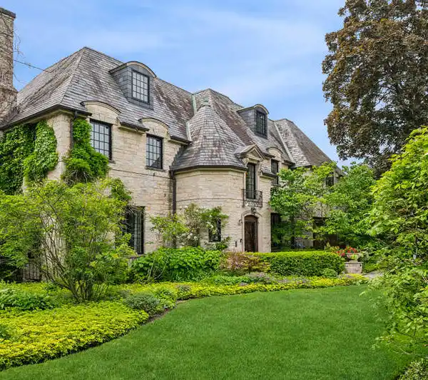 PRISTINE HOME FULL OF UPGRADES