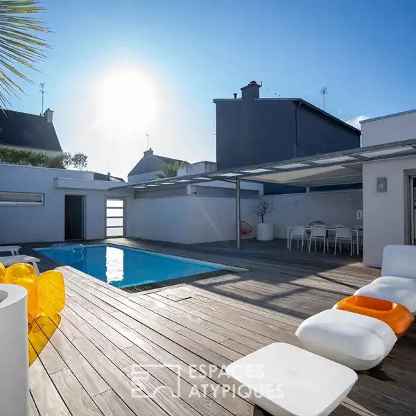 LUXURY ARCHITECT-DESIGNED HOUSE