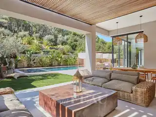 Beautifully Appointed Newer Property