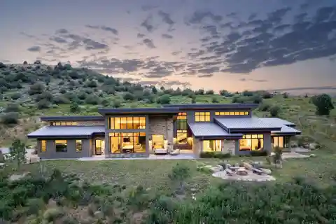 Newer Luxurious Contemporary Mountain Home