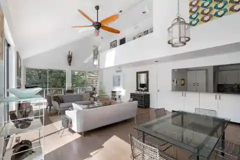 Rental Home Atop Scenic Quadrant Hill