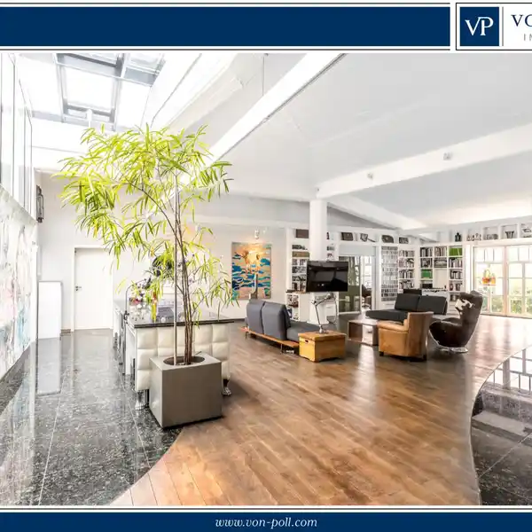 ABOVE THE ROOFTOPS OF DüSSELDORF - STYLISH LOFT WITH A VIEW