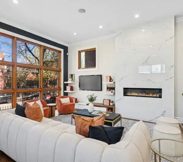 UNIQUE LOFT STYLE CITY SINGLE-FAMILY HOME