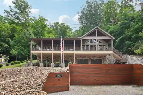 Absolutely Stunning Year Round Retreat