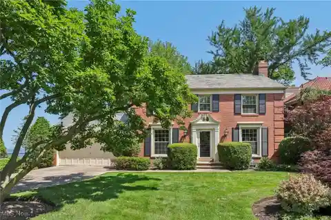 Lakefront Georgian Colonial Revival