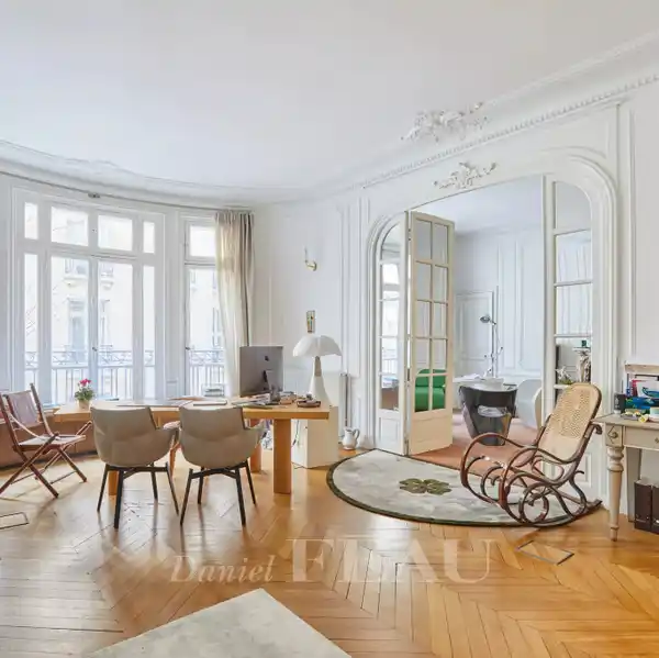 MAGNIFICENT APARTMENT IN AN EXCEPTIONAL BUILDING