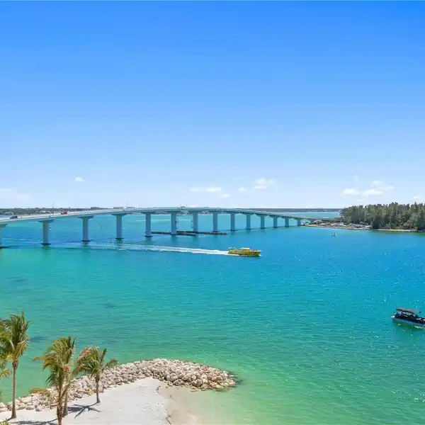 PRIVATE RETREAT WITH WORLD-CLASS HOTEL SERVICE