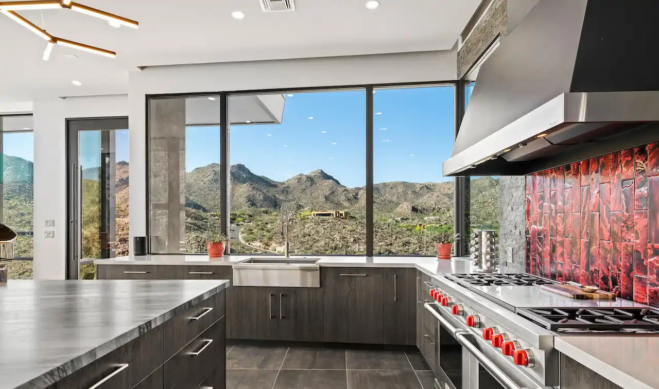 Unique Desert Modern Residence