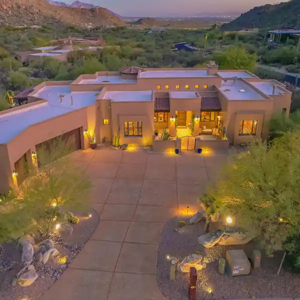 CUSTOM LUXURY ESTATE WITH PANORAMIC VIEWS