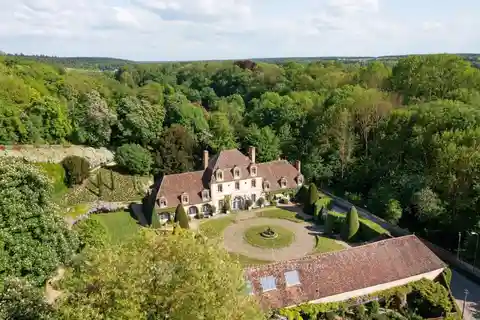 Timeless French Estate with Italian-style Gardens