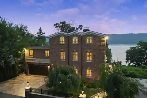 One-Of-A-Kind Waterfront Oasis
