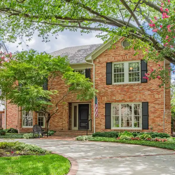 GORGEOUS HOME IN A GREAT LOCATION