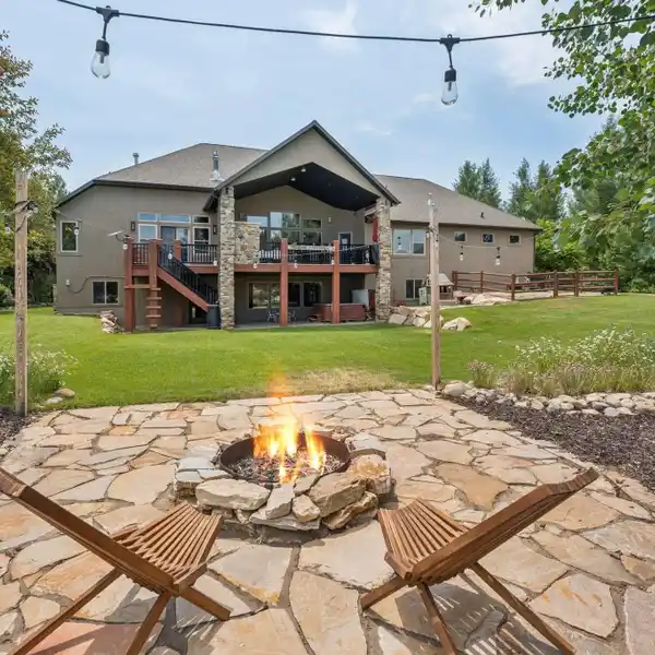 UPSCALE FINISHES WITH RELAXED MOUNTAIN LIVING