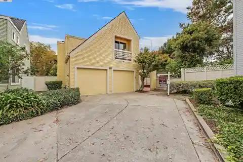 Creekside Cape Cod with Dual Suite Serenity