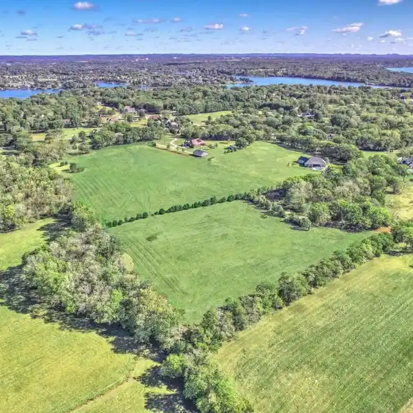 EXCEPTIONAL 17+ ACRE TRACT