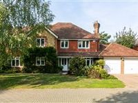 BEAUTIFULLY APPOINTED DETACHED FAMILY HOUSE LOCATED ON A QUIET CUL-DE-SAC 