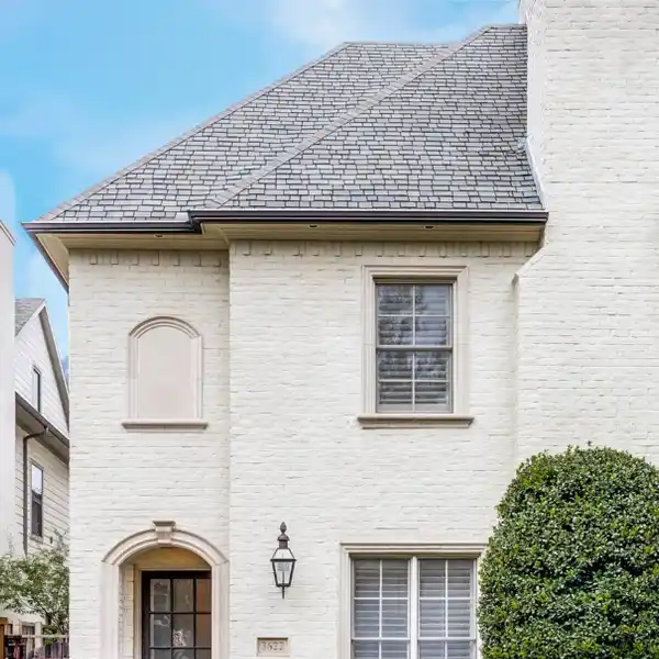 BRIGHT AND INVITING HOME