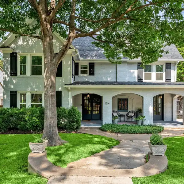 BEAUTIFULLY UPDATED HOME IN UNBEATABLE LOCATION