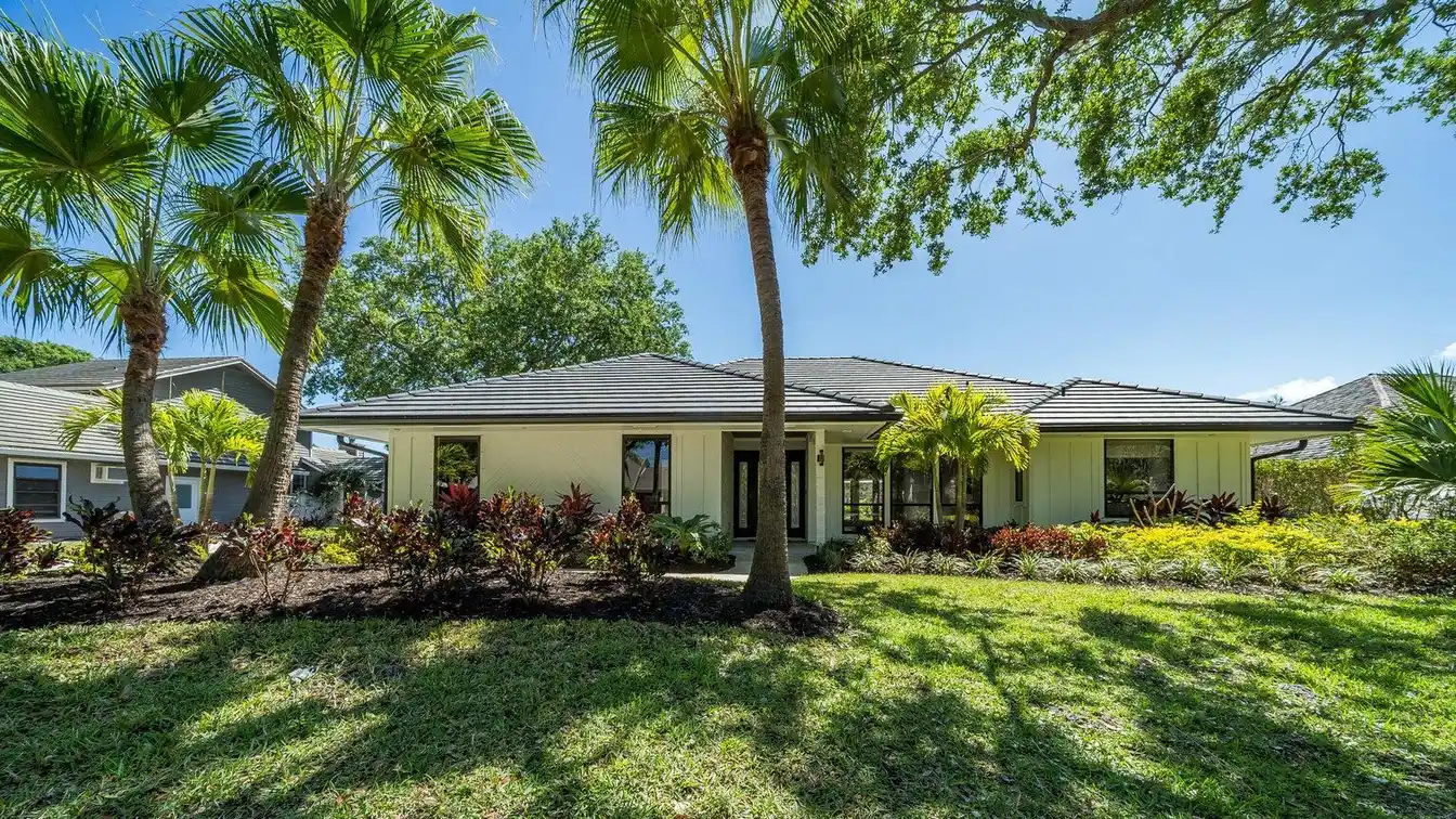 Tranquility and Luxury in River Ridge