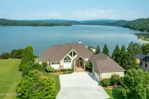 Exceptional Waterfront Home in Prestigious Grande Vista Bay