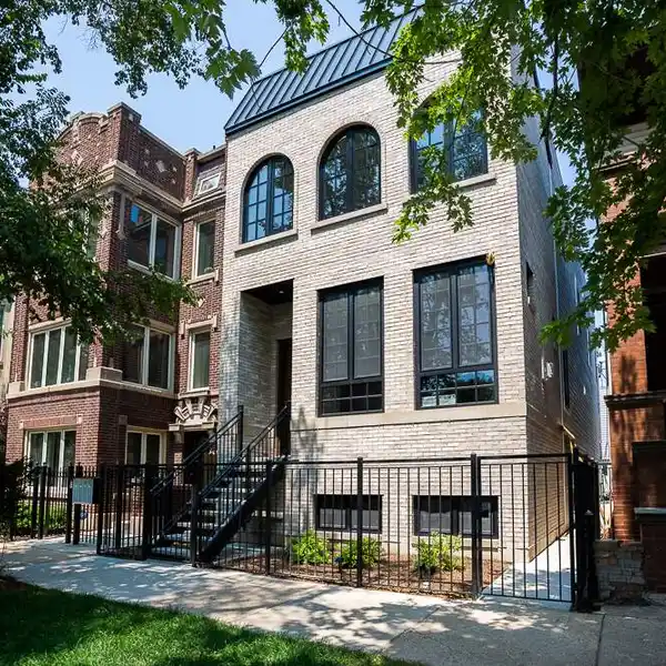 REMARKABLE NEW CONSTRUCTION HOME IN ROSCOE VILLAGE