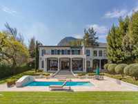 THE EPITOME OF LUXURY LIVING
