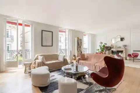 Meticulously Renovated Apartment