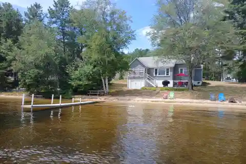 Vintage Cottage with Waterfront on Broad Bay