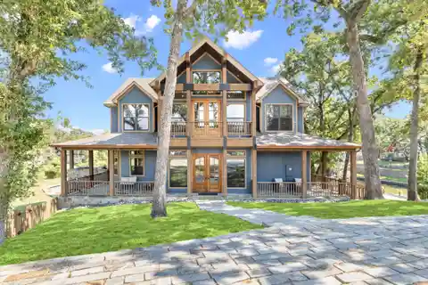 Rustic Luxury Retreat on Cedar Creek Lake