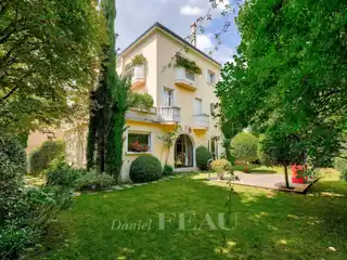 Beautiful Home in a Green Setting