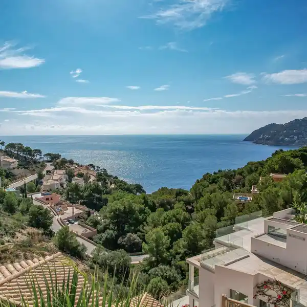 EXCLUSIVE AND MODERN VILLA WITH SPECTACULAR SEA VIEWS