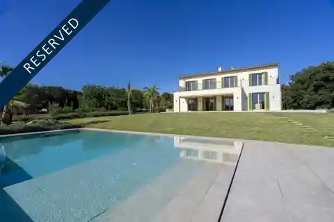 Luxe Finca on a Stunning Plot Near a Historic Town