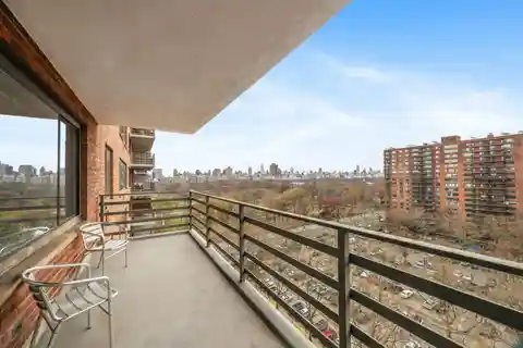 Fully-renovated Oversized One Bedroom