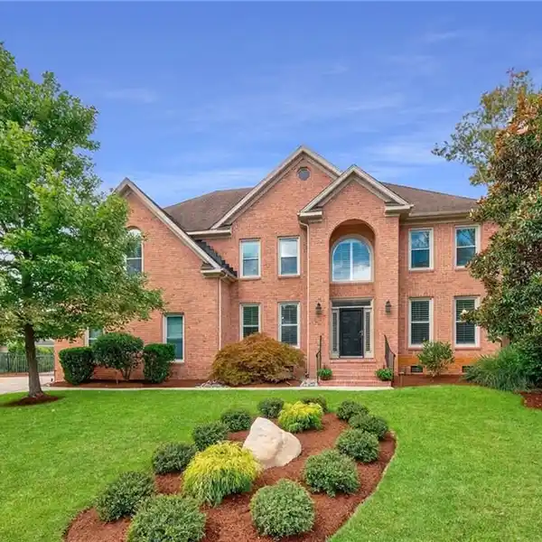 LUXURY KELLAM HOME WITH SALTWATER POOL